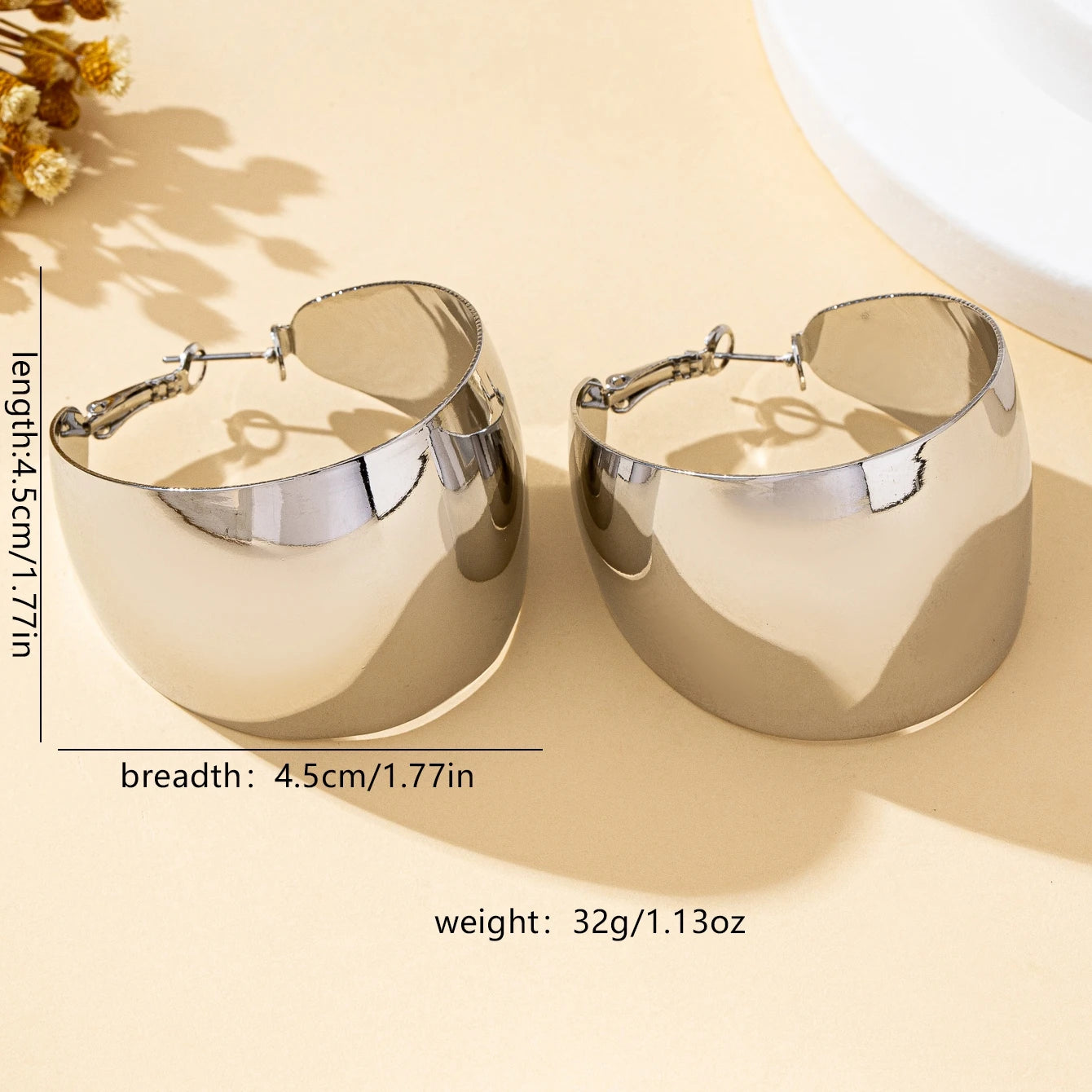 Women's Fashionable Hoop Earrings Glossy Geometric C-Shaped Large Hoop Earrings Suitable for Daily Wear and Vacation