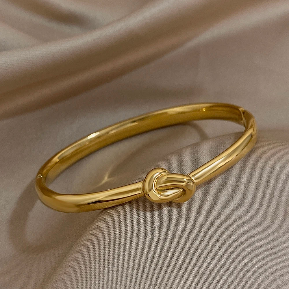 New Trendy, Light Luxury, Simple and Niche Commuting Design with A Knotted Shape, Elegant and Stylish Bracelet