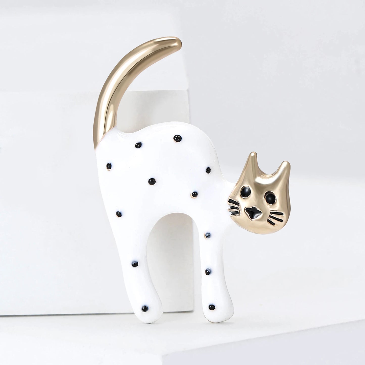 Enamel Cat Pins for Women Unisex Animal Brooches Kitten Lapel Pins Event Party Backpack Decoration Clothes Accessories