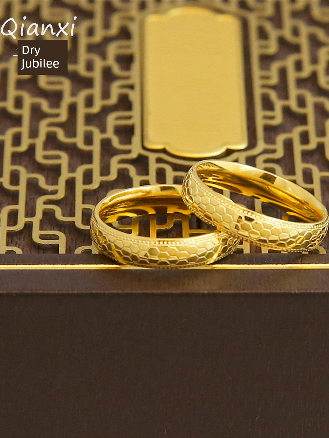 [Wash Hands without Picking] Titanium Steel Sparkling Honeycomb Design Golden Ring Retro Chinese Dragon Scale Ring