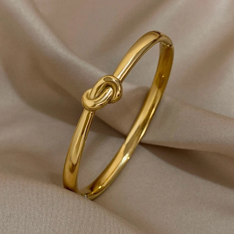 New Trendy, Light Luxury, Simple and Niche Commuting Design with A Knotted Shape, Elegant and Stylish Bracelet