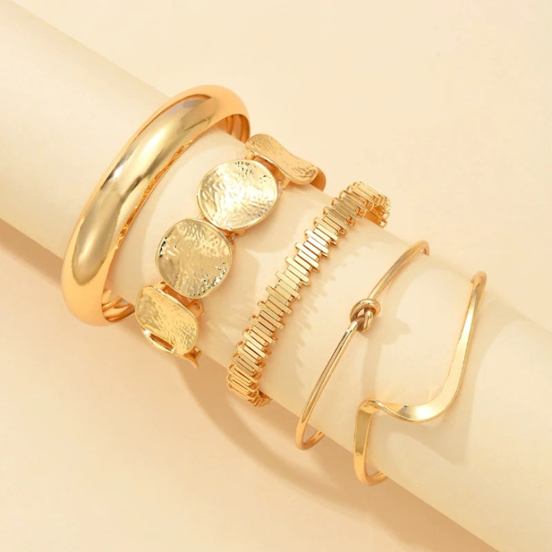 5 Pieces/set of Retro Exaggerated Wide Face Women's Bracelets, Fashionable Gold Color Asymmetrical Jewelry Accessories