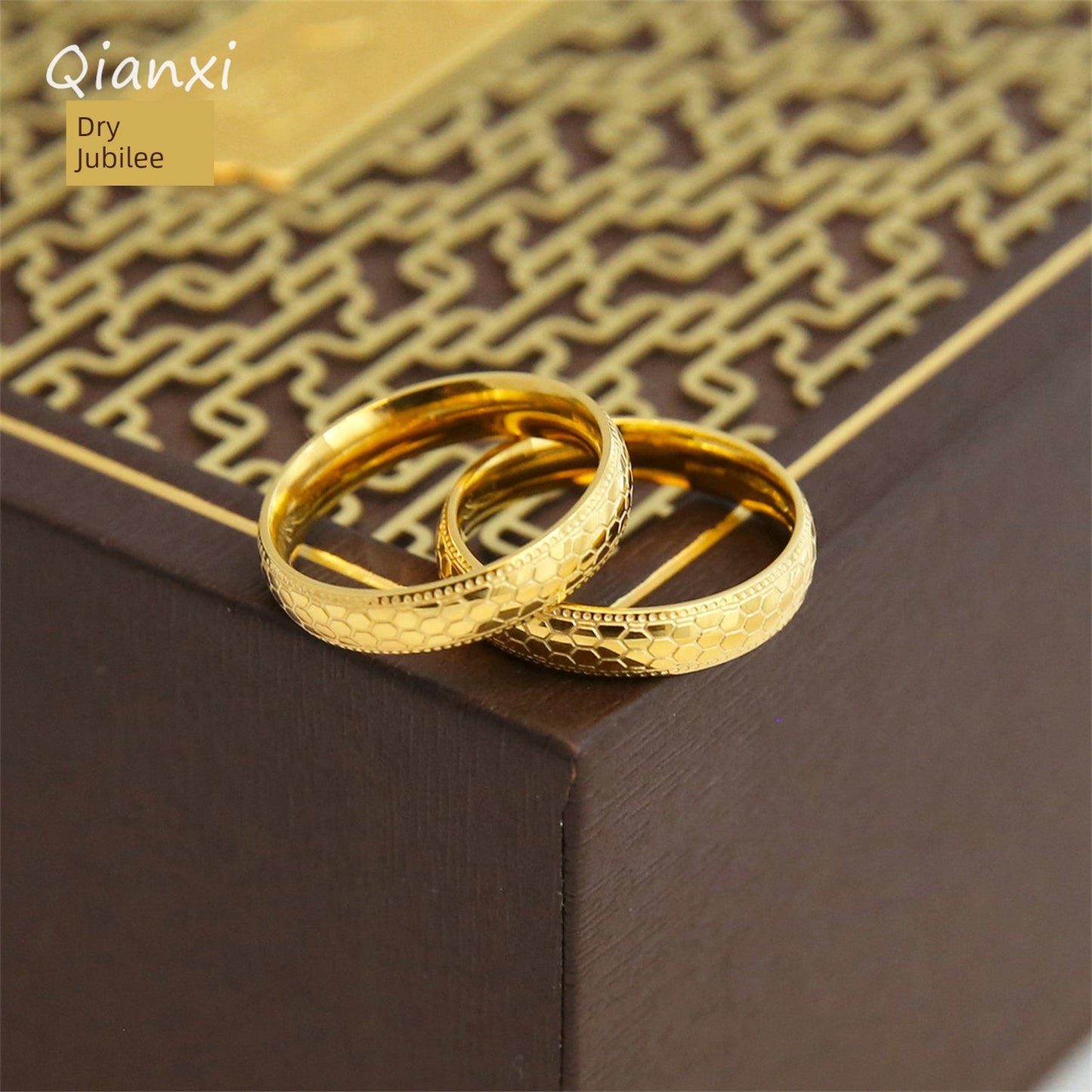 [Wash Hands without Picking] Titanium Steel Sparkling Honeycomb Design Golden Ring Retro Chinese Dragon Scale Ring