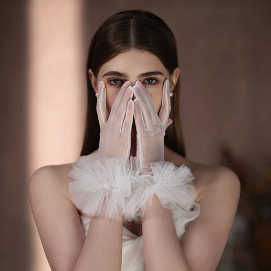 WG094 Elegant Wedding Bridal Gloves Soft Tulle Ruffled Edge Women Brides Bridesmaid Short White Gloves for Pageant Perform