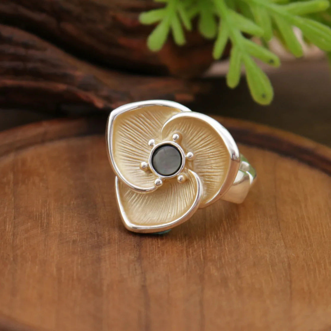 new color painting oil fritillary inlaid flower elastic ring, simple and high-end women's petal ring