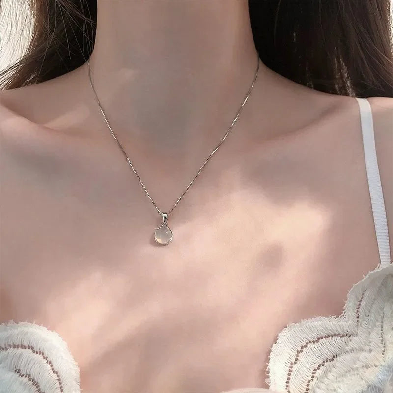 Collares Con Colgante Luxury White Round Pendant Necklaces Women Fashion Jewelry Choker Clavicle Chain Short Charm Necklace