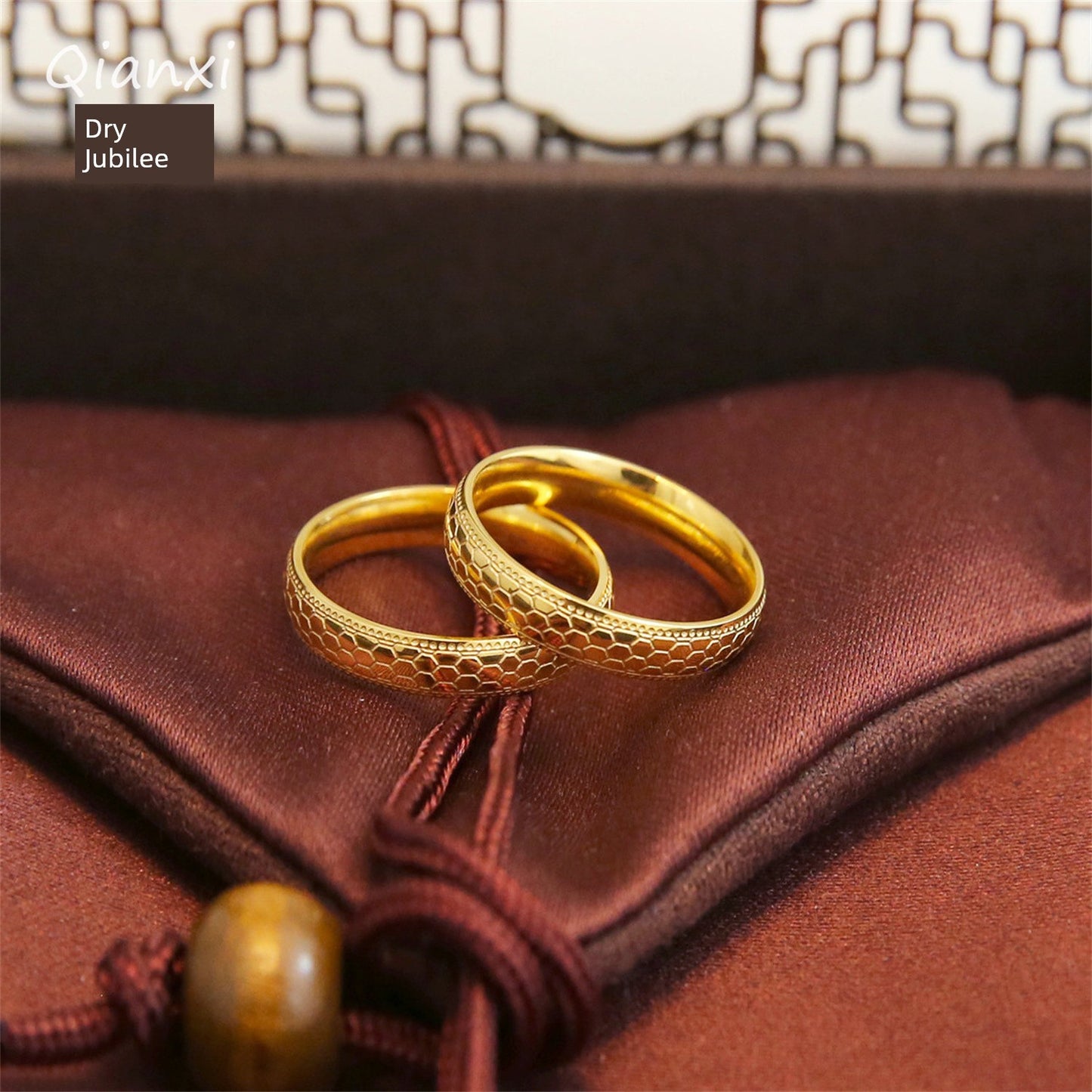 [Wash Hands without Picking] Titanium Steel Sparkling Honeycomb Design Golden Ring Retro Chinese Dragon Scale Ring