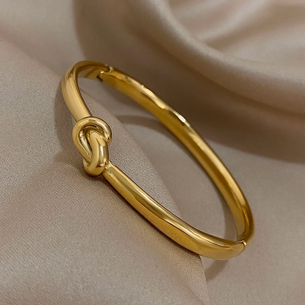 New Trendy, Light Luxury, Simple and Niche Commuting Design with A Knotted Shape, Elegant and Stylish Bracelet