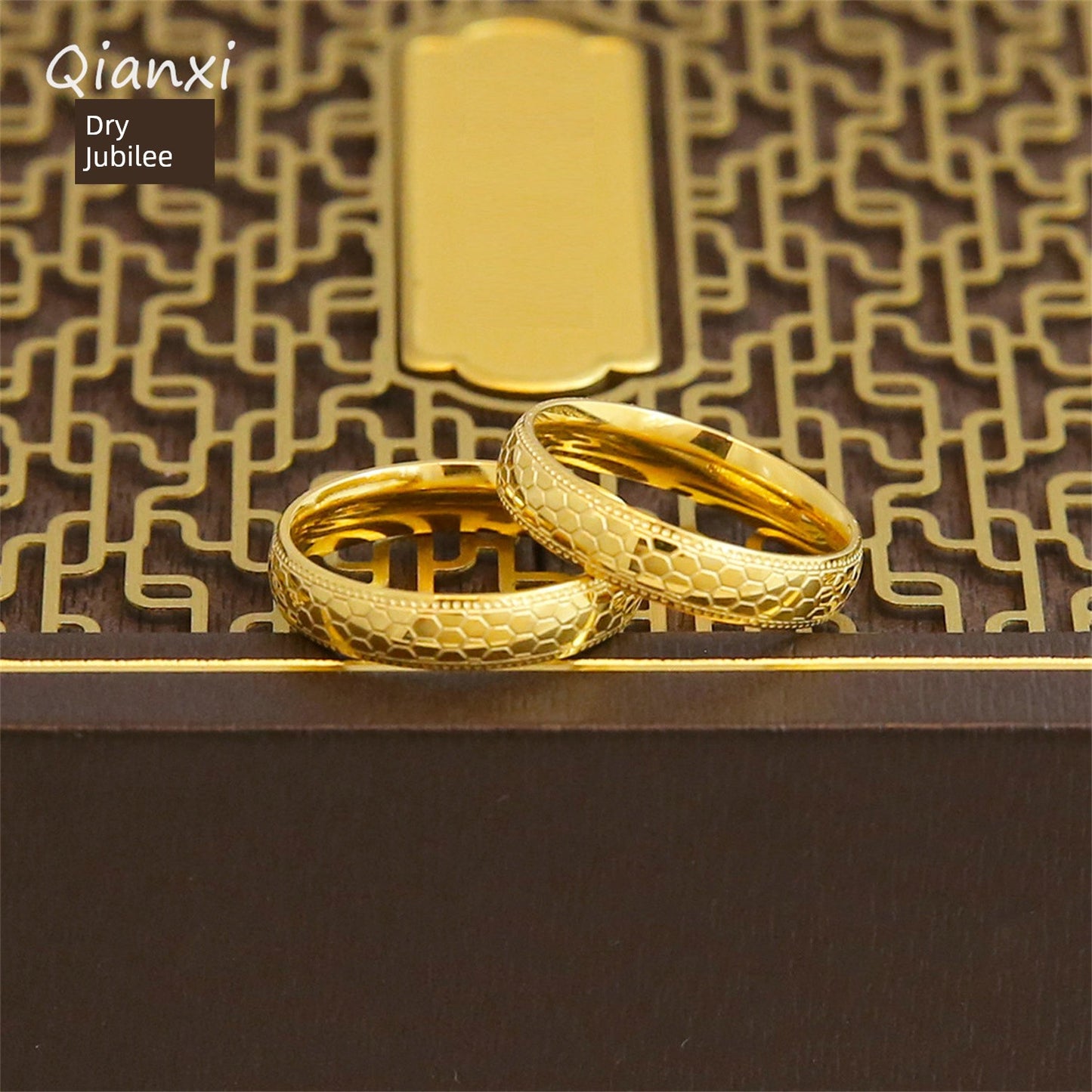 [Wash Hands without Picking] Titanium Steel Sparkling Honeycomb Design Golden Ring Retro Chinese Dragon Scale Ring