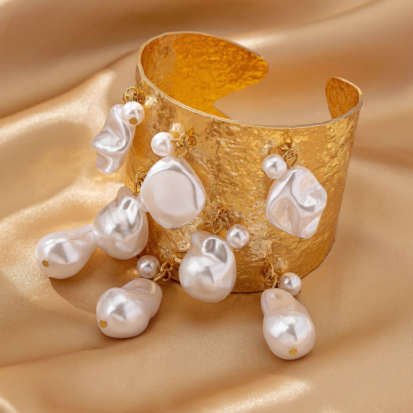 Punk style, metal baroque pearl bracelet, fashionable charm travel and vacation jewelry