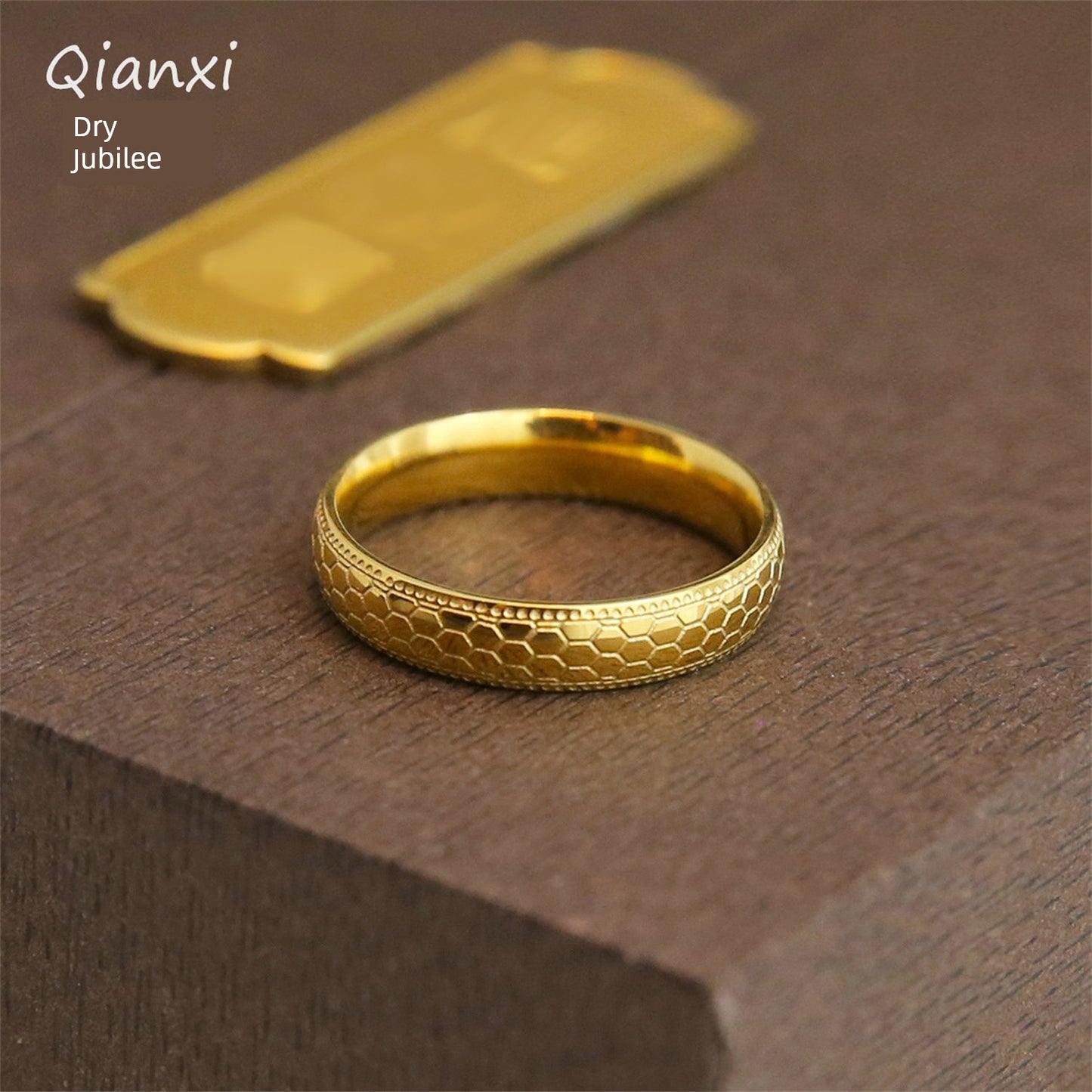 [Wash Hands without Picking] Titanium Steel Sparkling Honeycomb Design Golden Ring Retro Chinese Dragon Scale Ring