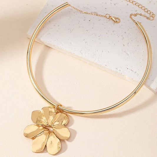 Fashion Flower Pendant Necklace Chic Gold Color Metal Necklace for Women Korean Style Bow Big Flower Choker Gift Party