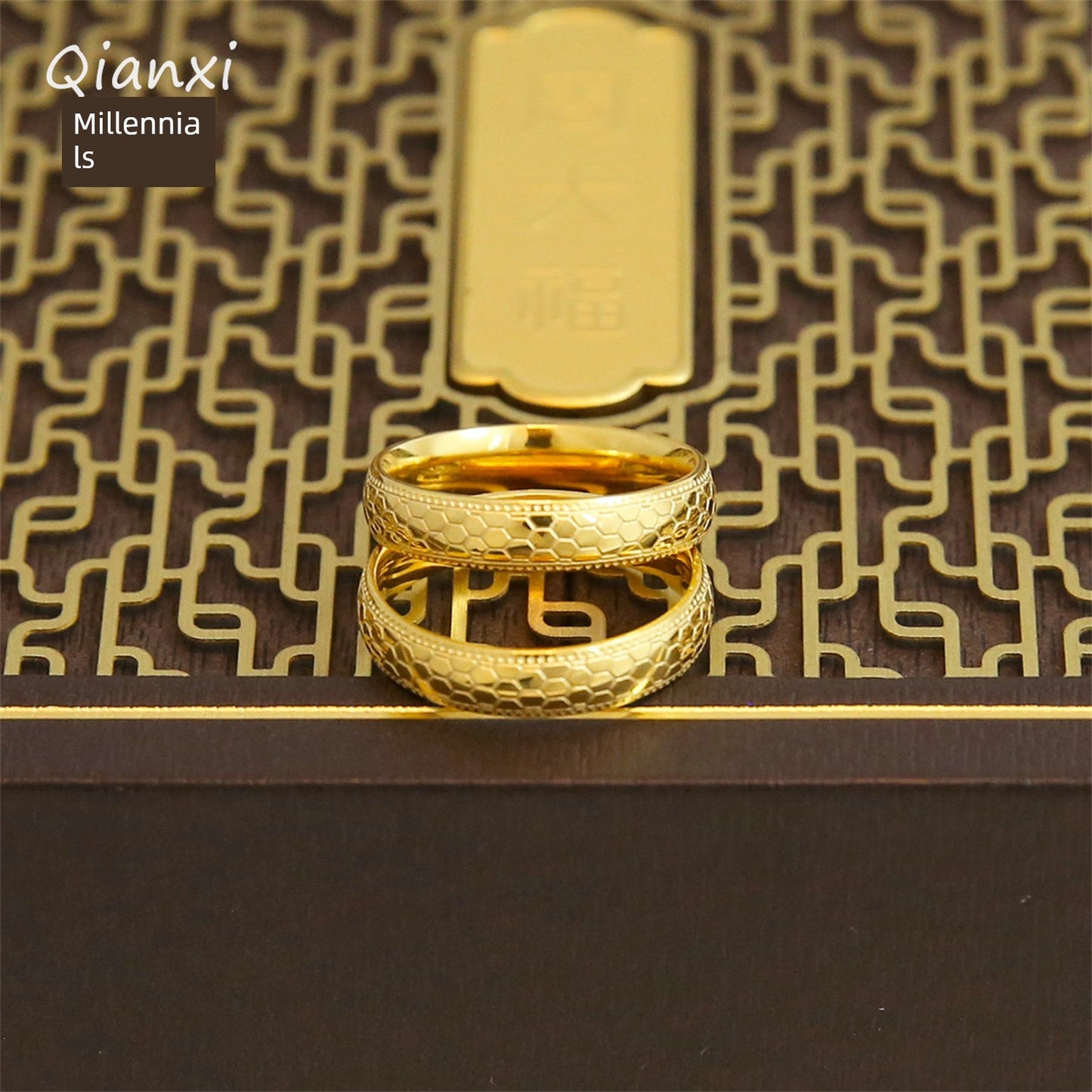 [Wash Hands without Picking] Titanium Steel Sparkling Honeycomb Design Golden Ring Retro Chinese Dragon Scale Ring